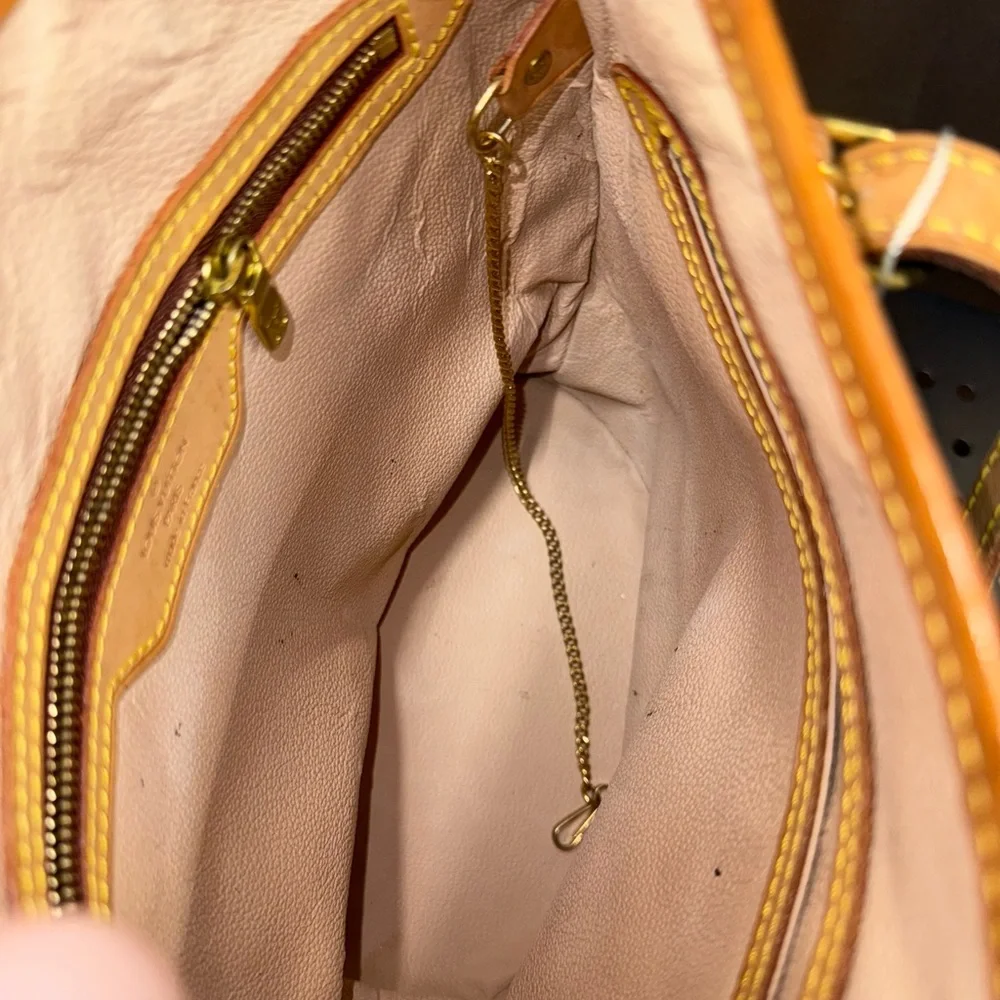 Louis Vuitton Pochette Bucket - Picture 2 of 12